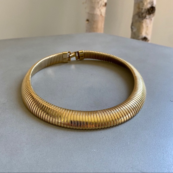 Vintage Jewelry - VINTAGE Gold Costume Collar Bone Choker